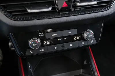 Skoda Fabia 1.0 TSI Monte Carlo DSG — Citadine dynamique, garantie 5 ans et équipements premium — Miniatur 20