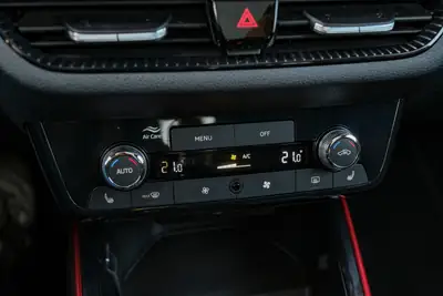 Skoda Fabia 1.0 TSI Monte Carlo DSG — Citadine dynamique, garantie 5 ans, faible kilométrage — Thumbnail 19