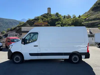 Renault Master T35 2.3 Blue dCi 150 — Utilitaire robuste avec plateforme de levage — vista esterna