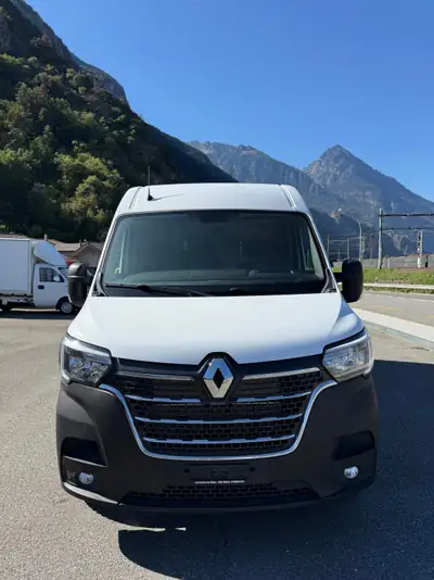 Renault Master T35 2.3 Blue dCi 150 — Utilitaire robuste avec plateforme de levage — vista posteriore