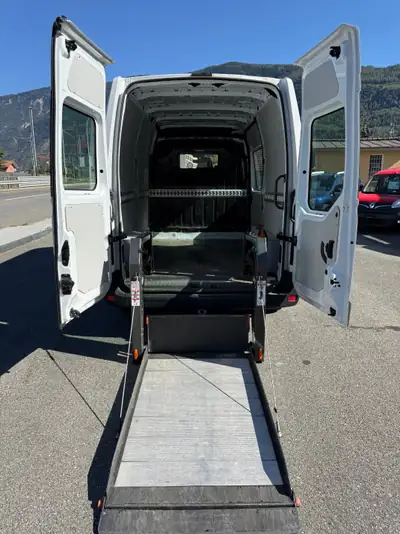 Renault Master T35 2.3 Blue dCi 150 — Utilitaire robuste avec plateforme de levage — Miniatura 10