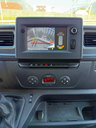 Renault Master T35 2.3 Blue dCi 150 — Utilitaire robuste avec plateforme de levage — Miniatura 14