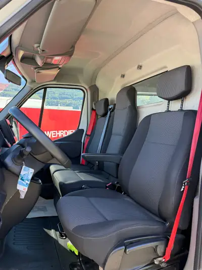 Renault Master T35 2.3 Blue dCi 150 — Utilitaire robuste avec plateforme de levage — Miniatura 15