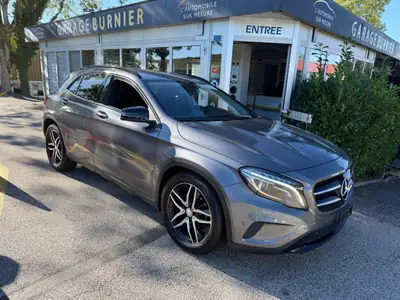 Mercedes-Benz GLA 200 Night Star — SUV urbain compact, moteur efficient et design premium — vue extérieure