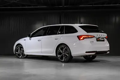 Skoda Octavia Combi 1.5 TSI mHEV — Break hybride mild avec garantie constructeur 5 ans — Seitenansicht