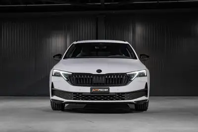 Skoda Octavia Combi 1.5 TSI mHEV — Break hybride mild avec garantie constructeur 5 ans — Heckansicht
