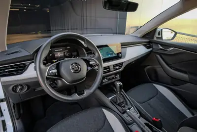 Skoda Scala 1.0 TSI Top Selection DSG — Berline compacte moderne, quasi neuve et garantie 5 ans — Thumbnail 13