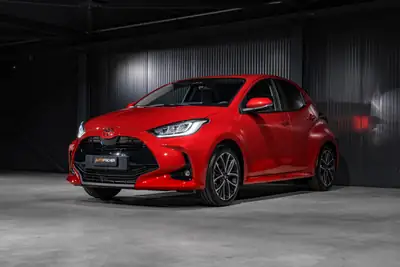 Toyota Yaris 1.5 e-CVT 2026 — Citadine hybride économique, quasi neuve — interior