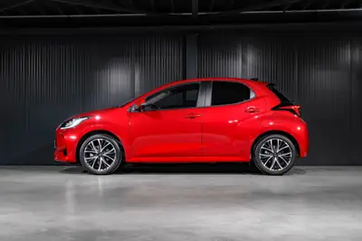 Toyota Yaris 1.5 e-CVT 2026 — Citadine hybride économique, quasi neuve — Thumbnail 9