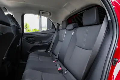 Toyota Yaris 1.5 e-CVT 2026 — Citadine hybride économique, quasi neuve — Thumbnail 12