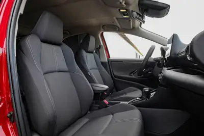 Toyota Yaris 1.5 e-CVT 2026 — Citadine Hybride Économique, Quasi Neuve — Thumbnail 11