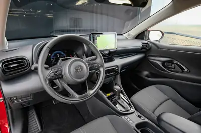 Toyota Yaris 1.5 e-CVT 2026 — Citadine Hybride Économique, Quasi Neuve — Thumbnail 13