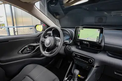 Toyota Yaris 1.5 e-CVT 2026 — Citadine Hybride Économique, Quasi Neuve — Thumbnail 14