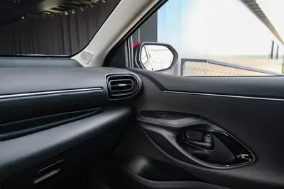 Toyota Yaris 1.5 e-CVT 2026 — Citadine Hybride Économique, Quasi Neuve — Thumbnail 22