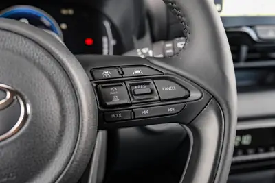 Toyota Yaris 1.5 e-CVT 2026 — Citadine Hybride Économique, Quasi Neuve — Thumbnail 23