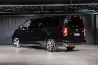 Toyota Proace Verso 2.0 D-4D Long — Minivan 8 places, diesel puissant et familial — Seitenansicht
