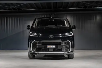 Toyota Proace Verso 2.0 D-4D Long — Minivan 8 places, diesel puissant et familial — Heckansicht