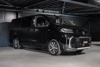Toyota Proace Verso 2.0 D-4D Long — Minivan 8 places, diesel puissant et familial — Armaturenbrett