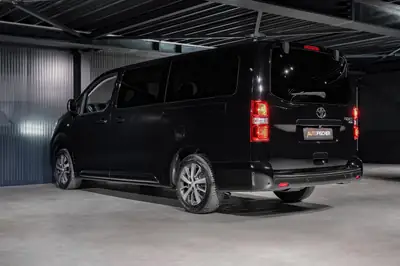 Toyota Proace Verso 2.0 D-4D Long — Minivan 8 places, diesel puissant et familial — Miniatur 8