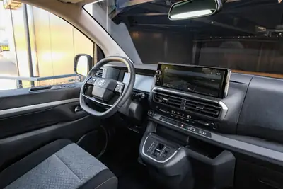 Toyota Proace Verso 2.0 D-4D Long — Minivan 8 places, diesel puissant et familial — Miniatur 15