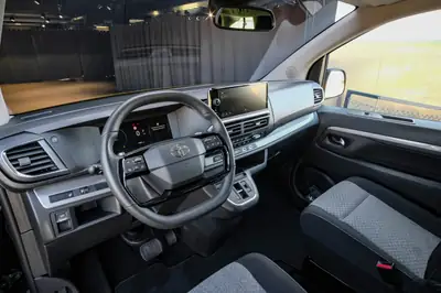Toyota Proace Verso 2.0 D-4D Long — Minivan 8 places, diesel puissant et familial — Miniatur 14