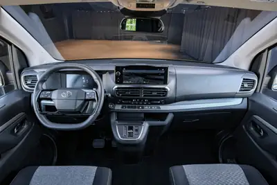 Toyota Proace Verso 2.0 D-4D Long — Minivan 8 places, diesel puissant et familial — Miniatur 16