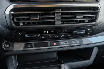 Toyota Proace Verso 2.0 D-4D Long — Minivan 8 places, diesel puissant et familial — Miniatur 21