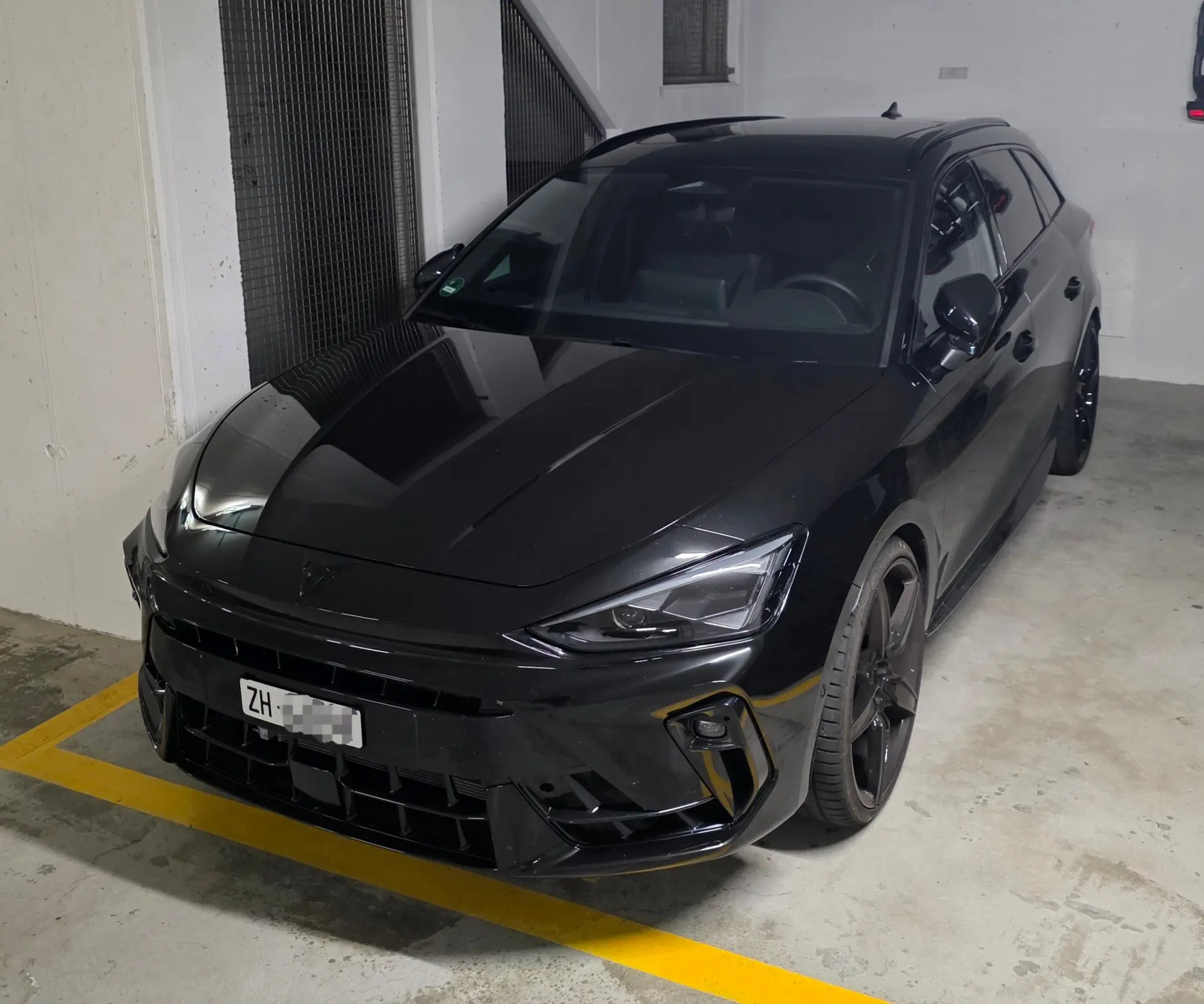 CUPRA Leon 2.0 TSI 400 Black Symphony 4Drive — Break sportif 400 ch, transmission intégrale