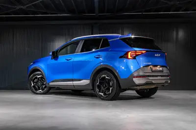 Kia Sportage 1.6T-GDi MHEV — SUV compact hybride, garantie 7 ans, très faible kilométrage — side view