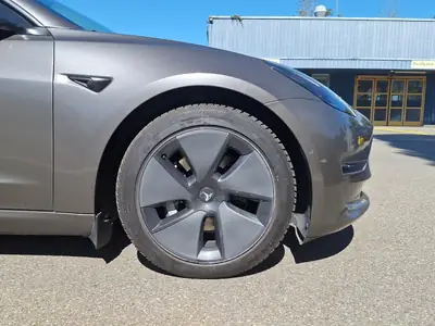 Tesla Model 3 Long Range Dual Motor AWD — Électrique haute performance, batterie saine à 92,2 % — Thumbnail 15