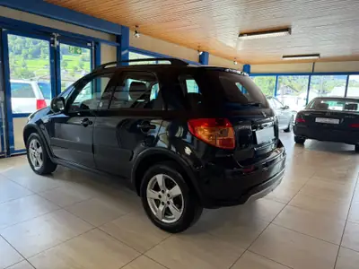 Suzuki SX4 1.6 GL Top 4WD — SUV compact fiable, transmission manuelle, sans sinistre — Thumbnail 7