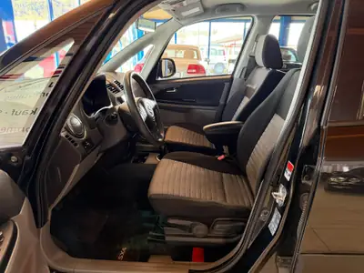 Suzuki SX4 1.6 GL Top 4WD — SUV compact fiable, transmission manuelle, sans sinistre — Thumbnail 13