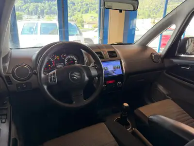 Suzuki SX4 1.6 GL Top 4WD — SUV compact fiable, transmission manuelle, sans sinistre — Thumbnail 17