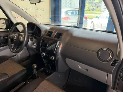 Suzuki SX4 1.6 GL Top 4WD — SUV compact fiable, transmission manuelle, sans sinistre — Thumbnail 19