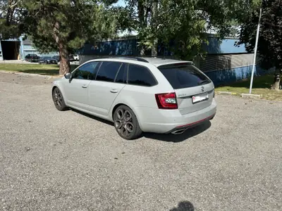Skoda Octavia 2.0 TSI RS DSG — Break sportif, 230 ch et consommation maîtrisée — side view