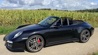 Porsche 911 Carrera 4S Cabriolet — Roadster mythique, moteur 3.8L turbo, 53'000 km seulement — dashboard