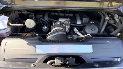 Porsche 911 Carrera 4S Cabriolet — Roadster mythique, moteur 3.8L turbo, 53'000 km seulement — Thumbnail 10