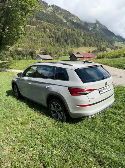 Skoda Kodiaq 2.0 TSI Sportline — SUV spacieux, 190 ch, transmission DSG — arrière