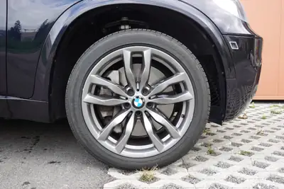 BMW X5 xDrive M50d — SUV premium diesel, Pack M et équipements haut de gamme — detail