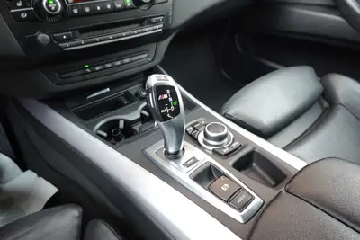 BMW X5 xDrive M50d — SUV premium diesel, Pack M et équipements haut de gamme — Thumbnail 18