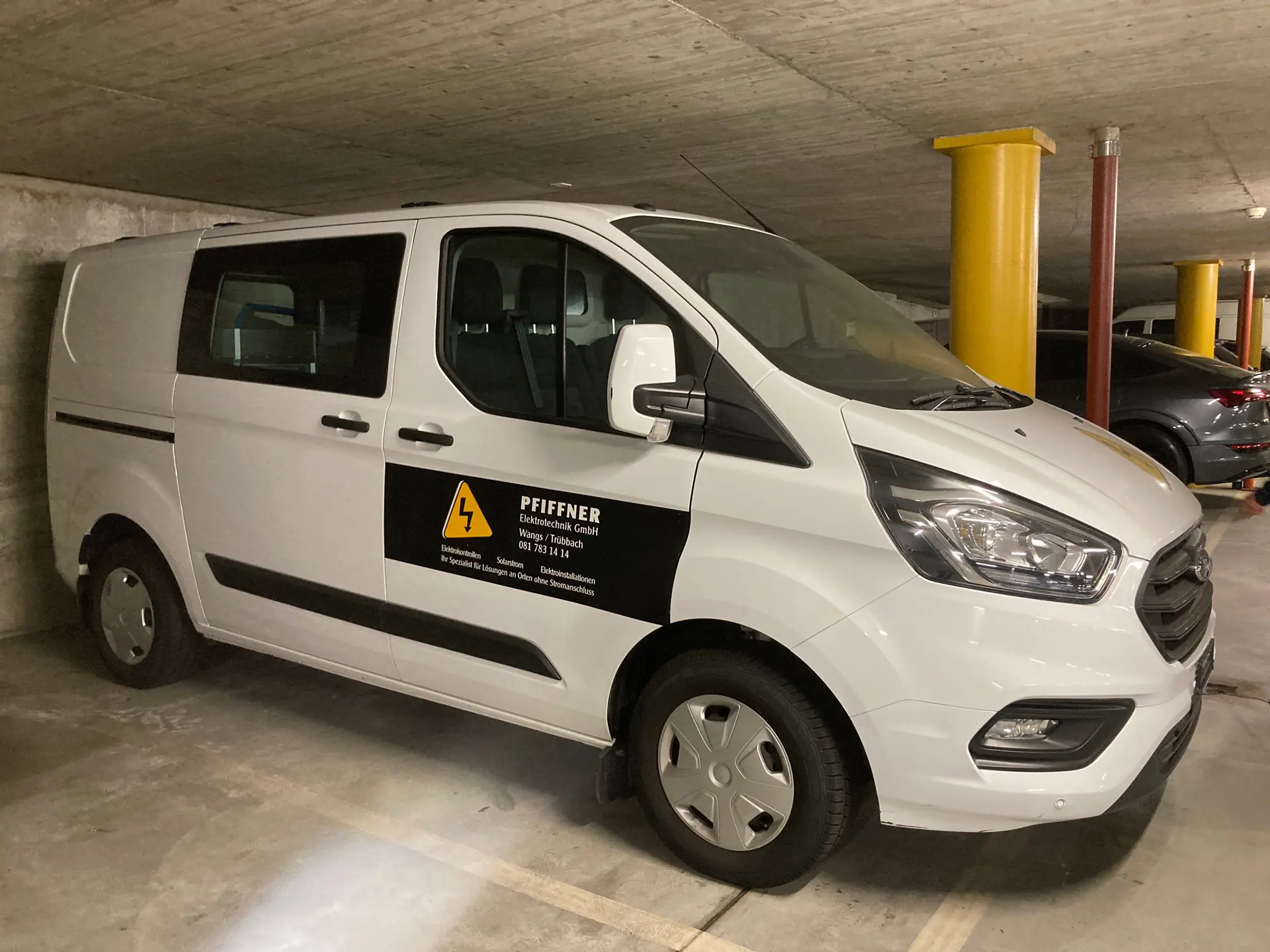 Ford Transit Custom 2.0 TDCi 130 — Utilitaire polyvalent avec aménagement Sortimo, très faible kilométrage