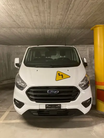 Ford Transit Custom 2.0 TDCi 130 — Utilitaire polyvalent avec aménagement Sortimo, très faible kilométrage — rear view