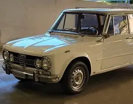 Alfa Romeo Giulia 1600 Super 1974 — Berline classique italienne, moteur essence fiable — rear view