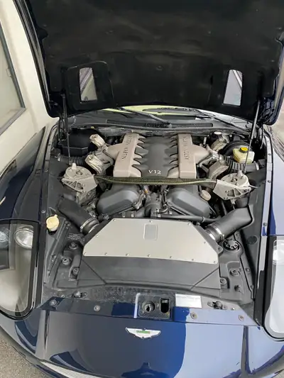 Aston Martin V12 Vanquish — Coupé sportif légendaire, seulement 25 200 km — Thumbnail 10