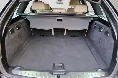 BMW 530d Touring xDrive Platinum Sport Edition — Monospace diesel familial, 141'000 km, suspension abaissée — Miniatur 15