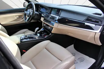 BMW 530d Touring xDrive Platinum Sport Edition — Monospace diesel familial, 141'000 km, suspension abaissée — Miniatur 13