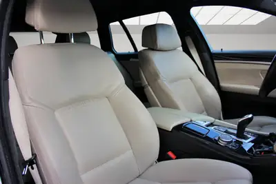 BMW 530d Touring xDrive Platinum Sport Edition — Monospace diesel familial, 141'000 km, suspension abaissée — Miniatur 14