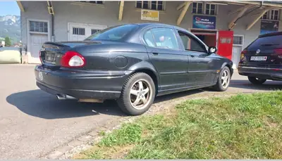 Jaguar X-TYPE 3.0 V6 Sport — Berline anglaise d'exception, 231 ch et intérieur rouge — Heckansicht