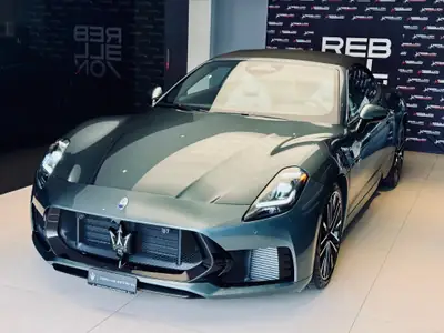 Maserati GranCabrio Modena 2027 — Cabriolet de luxe 490 ch, kilométrage quasi neuf — fianco