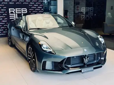 Maserati GranCabrio Modena 2027 — Cabriolet de luxe 490 ch, kilométrage quasi neuf — cruscotto